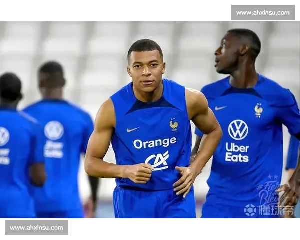 布安加盛赞昔日搭档:萨利巴当世第一中卫,姆巴佩乃锋线天花板 布安加盛赞昔日搭档:萨利巴当世第一中卫,姆巴佩乃锋线天花板