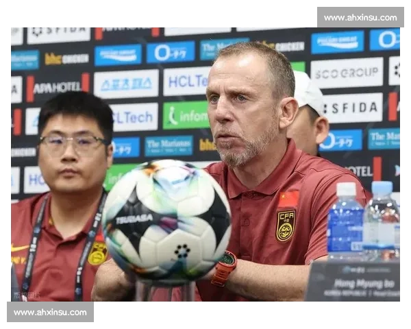 新帅三把火!国足大换血七老将出局,东亚杯首战韩国倒计时 新帅三把火!国足大换血七老将出局,东亚杯首战韩国倒计时